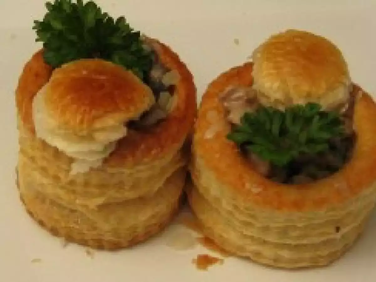 Ragout Fin mit Putenfleisch und gemischten Pilzen in Königin