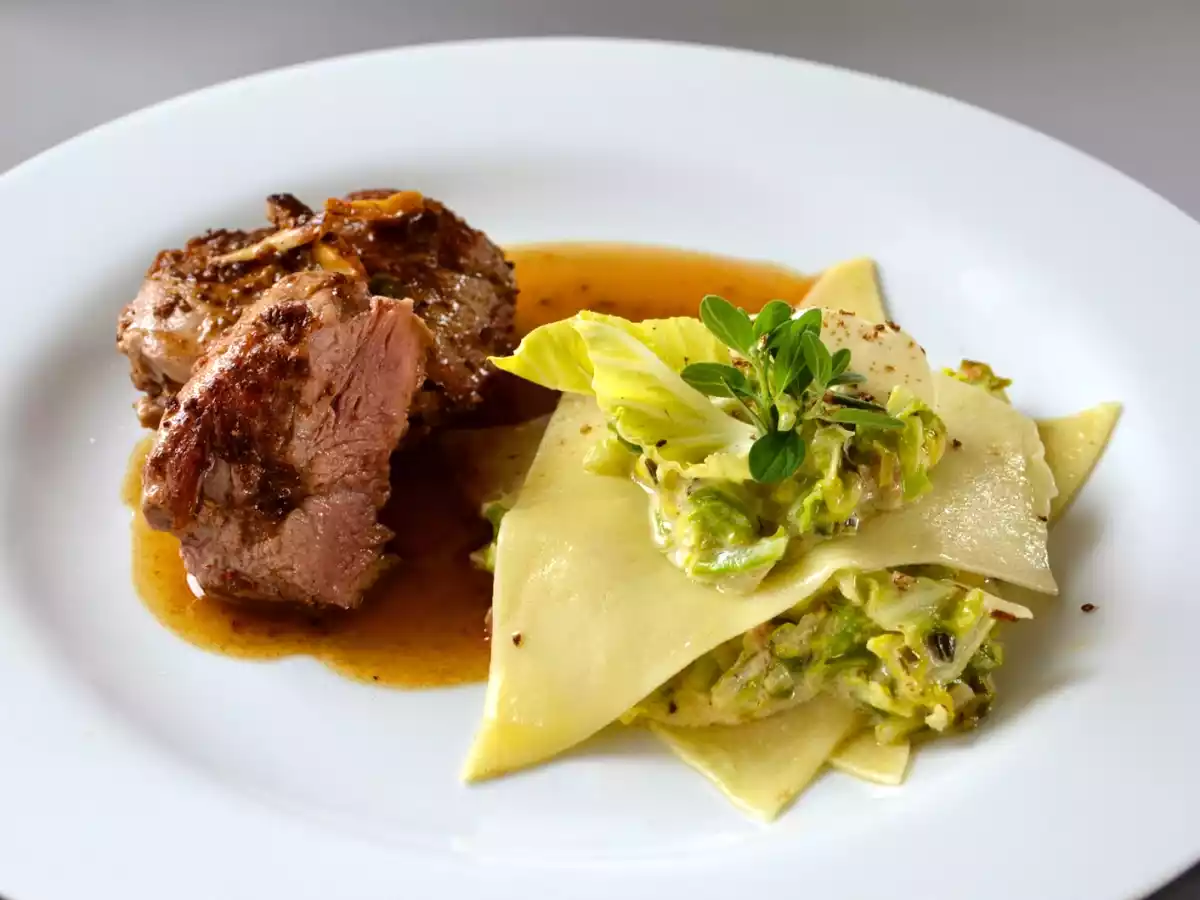 Rahmige Riesenkrautfleckerl oder Maltagliati con crauti