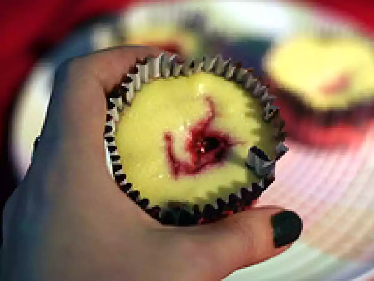 Raspberry marble cheesecake cupcakes von virginia horstmann