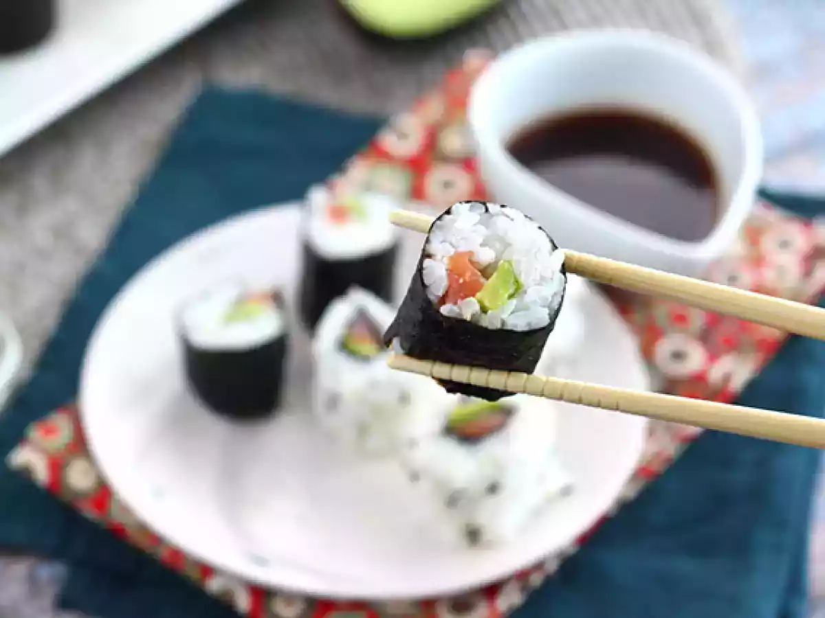 Räucherlachs und Avocado-Maki - foto 2