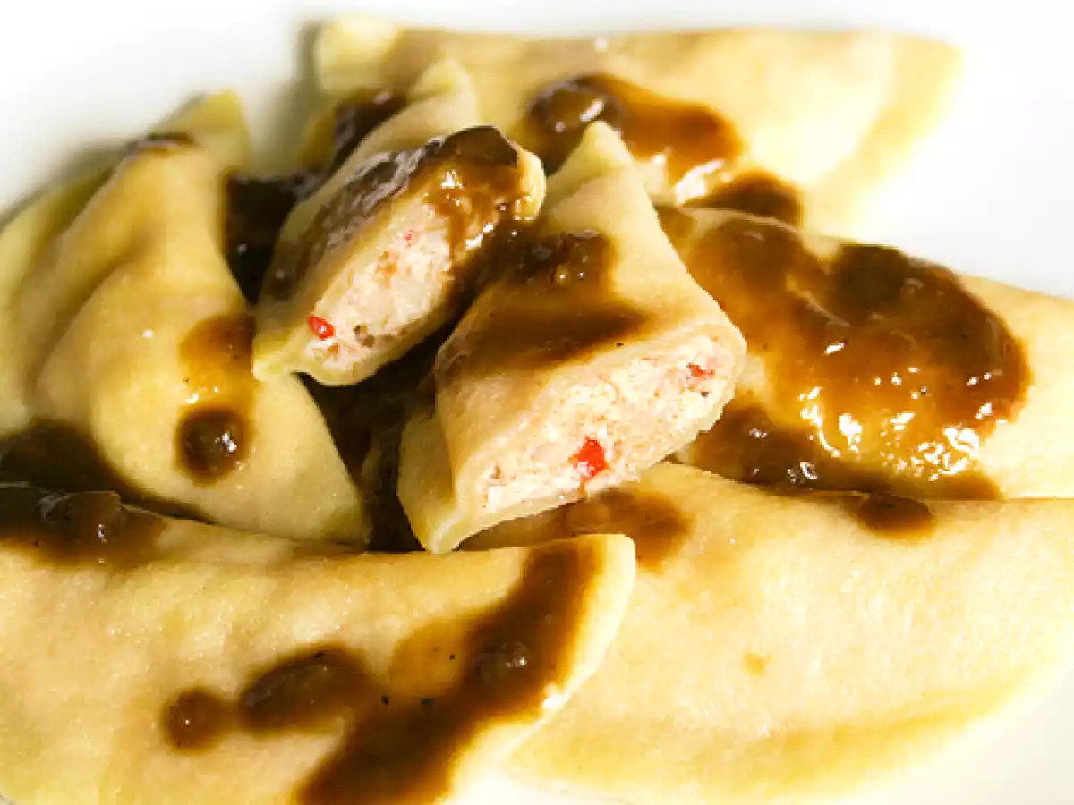 Ravioli con Gamberi Ravioli gefüllt mit Garnelen und Lachs