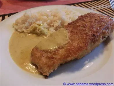 Red Snapper in Kokoskruste mit pikanter Curry-Sauce