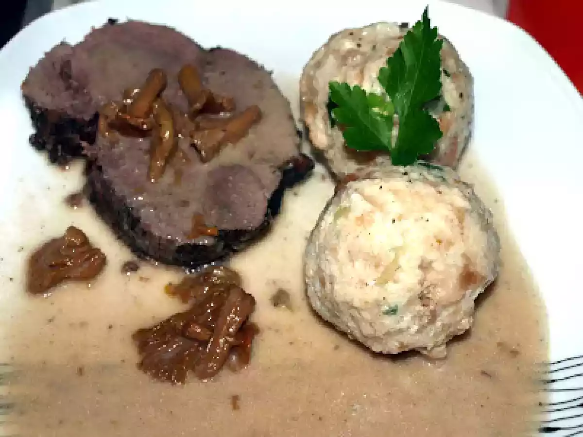 Rehkeule(n) mit Semmelklößen und Blaukraut