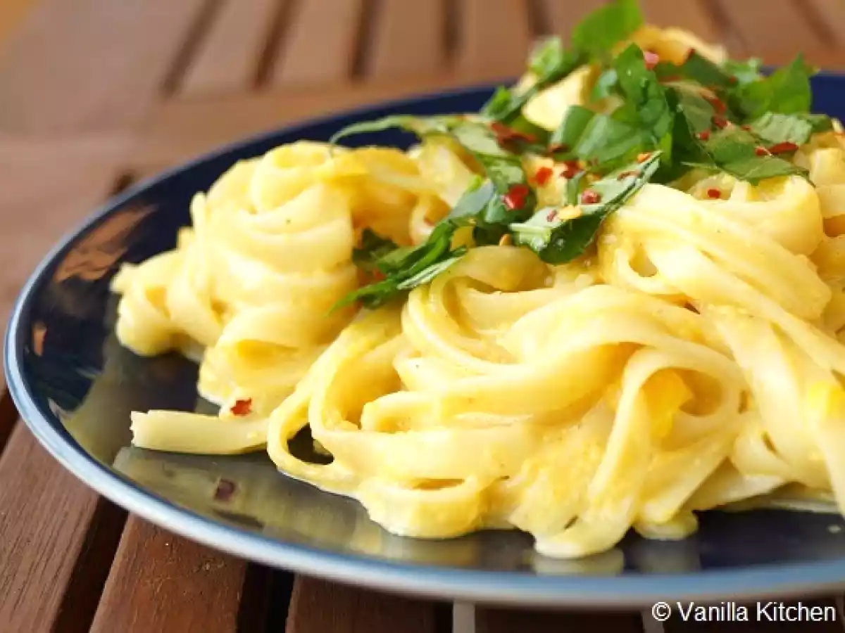 Reisnudeln mit Mandel-Curry-Sauce