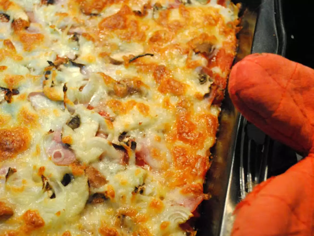 Resteverwertung Teil 2 - Kloßteigpizza mit allem was weg muss