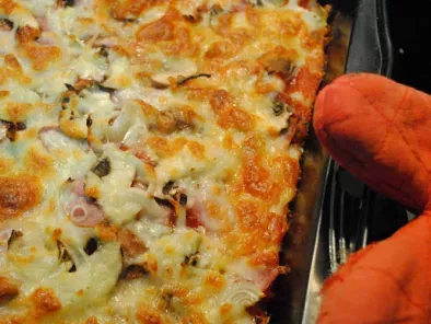 Resteverwertung Teil 2 - Kloßteigpizza mit allem was weg muss