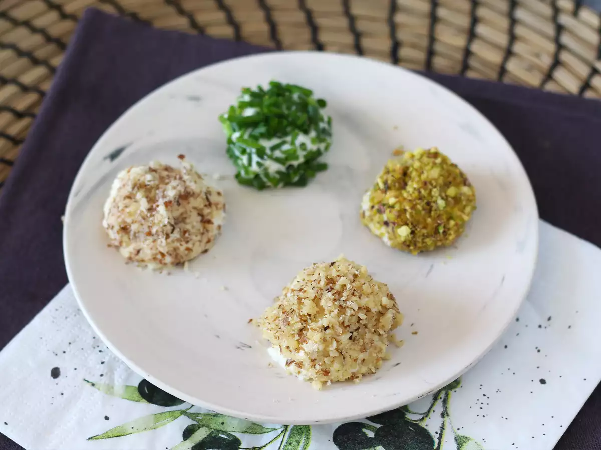 Ricotta-Bällchen als Aperitif-Häppchen