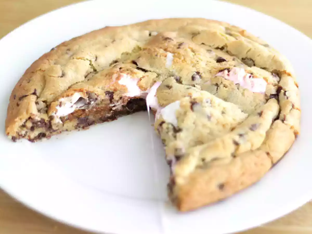 Riesenkekskuchen mit Marshmallows