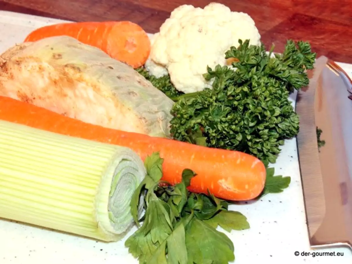 Rindfleischsuppe mit frischem Gemüse - foto 2