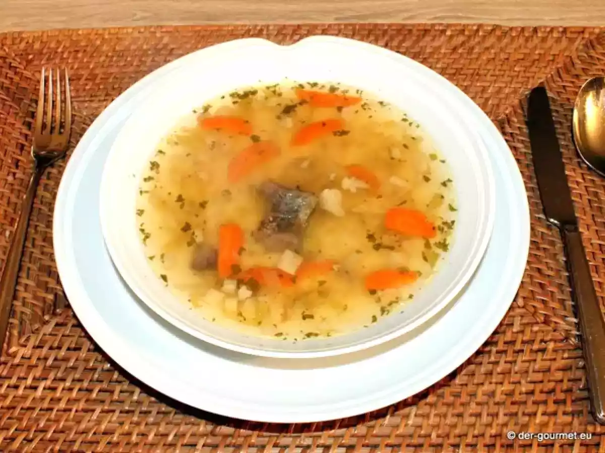 Rindfleischsuppe mit frischen Gemüse