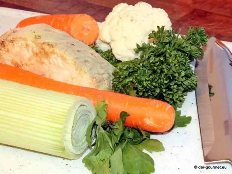 Rindfleischsuppe mit frischen Gemüse - foto 2