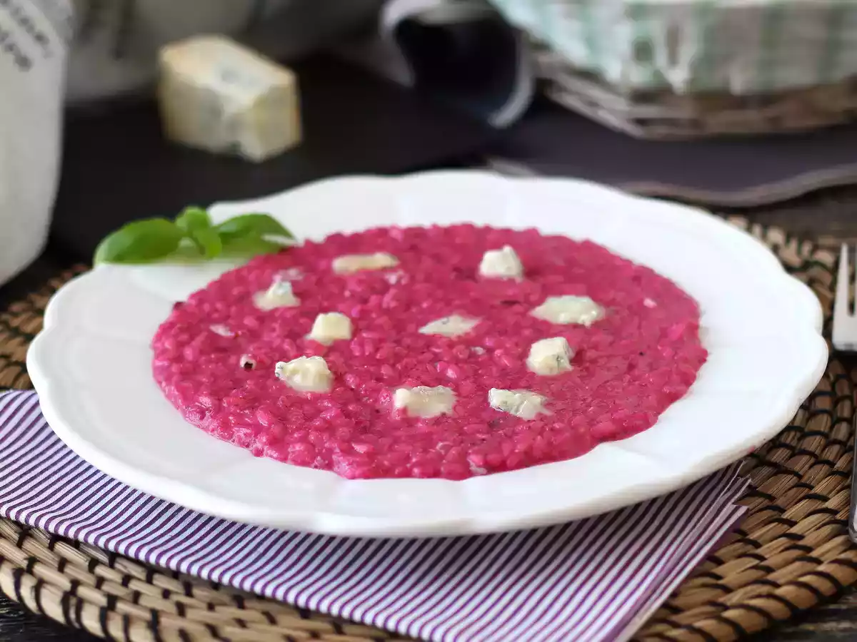 Risotto mit Roter Bete und Gorgonzola: eine Explosion von Farben und intensiven Aromen