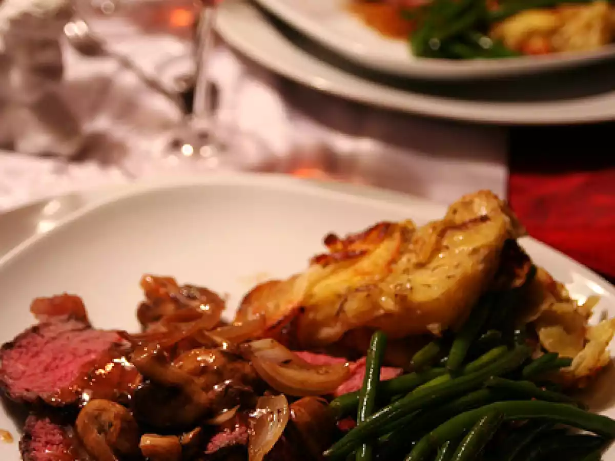 Roastbeefbraten mit kartoffelgratin & in honig-butter gebratenen fisolen