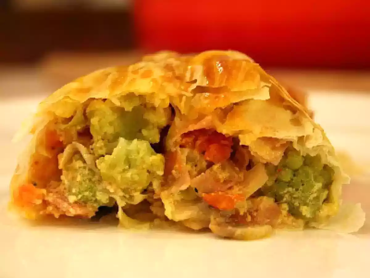 Romanesco-Schinken-Tomaten-Strudel