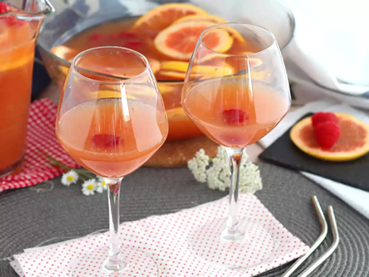 Rosa Sangria mit Roséwein