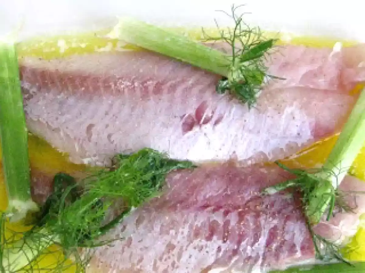 Rotbarschfilet, Fenchel-Safranrisotto, gegrillte Jakobsmuschel mit Lakritz und Kaktusfeige - foto 2