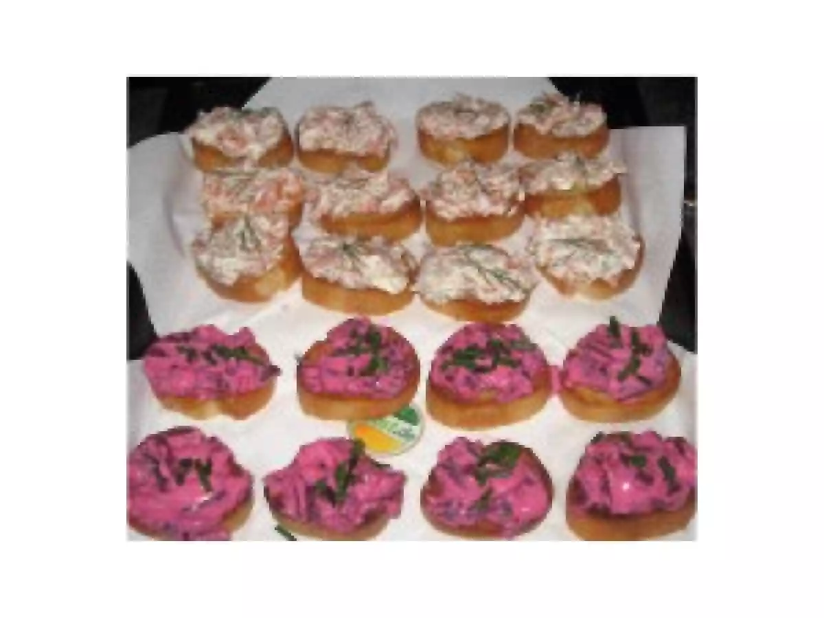 Rote-Beete-Meerettich-Crostini und Lachs-Crostini