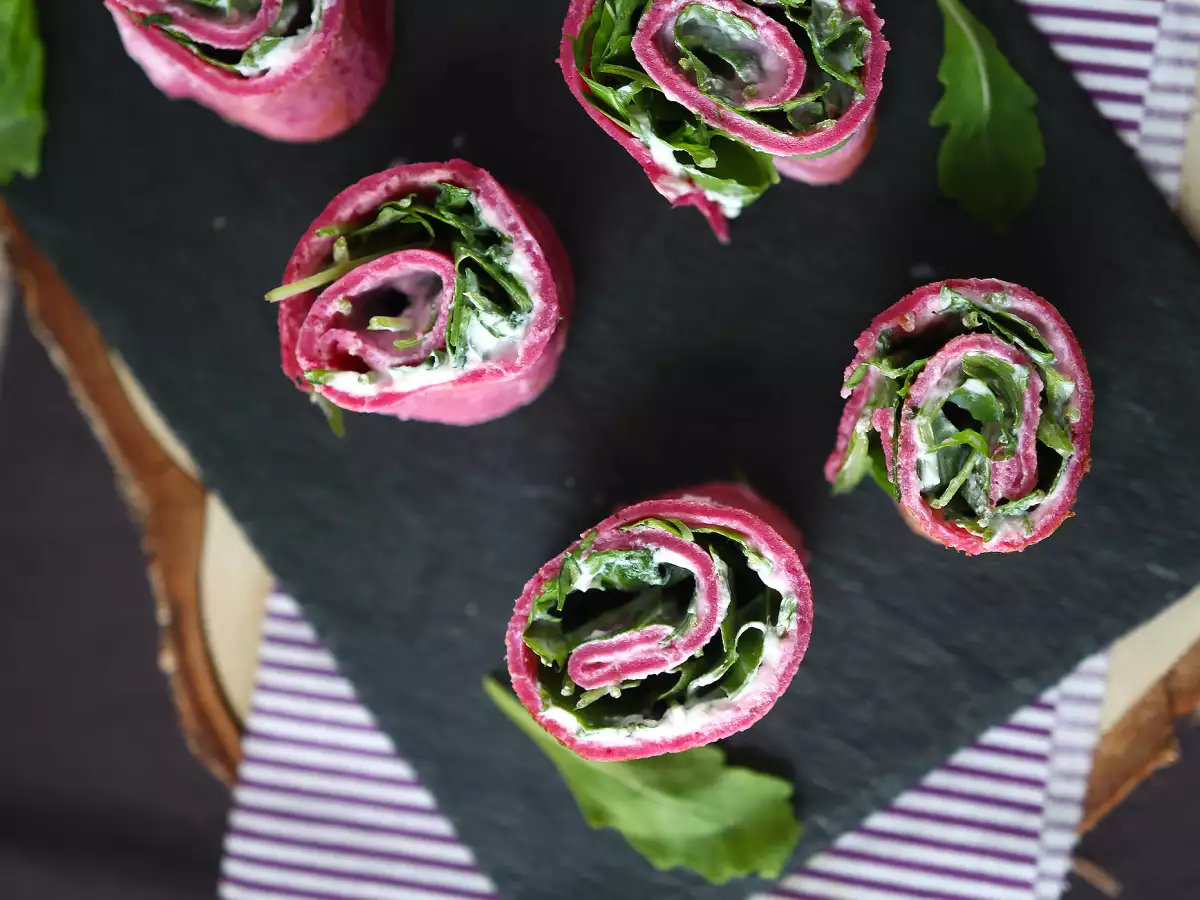 Rote-Bete-Crêpes-Röllchen mit Ricotta und Rucola - foto 5