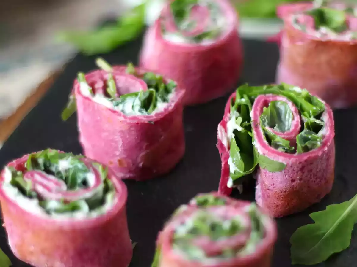 Rote-Bete-Crepes-Rollen mit Ricotta und Rucola - foto 2