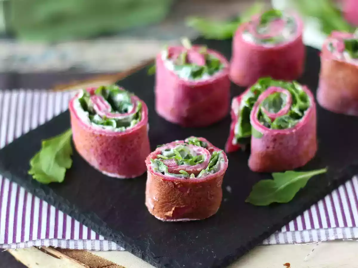 Rote-Bete-Crepes-Rollen mit Ricotta und Rucola - foto 4