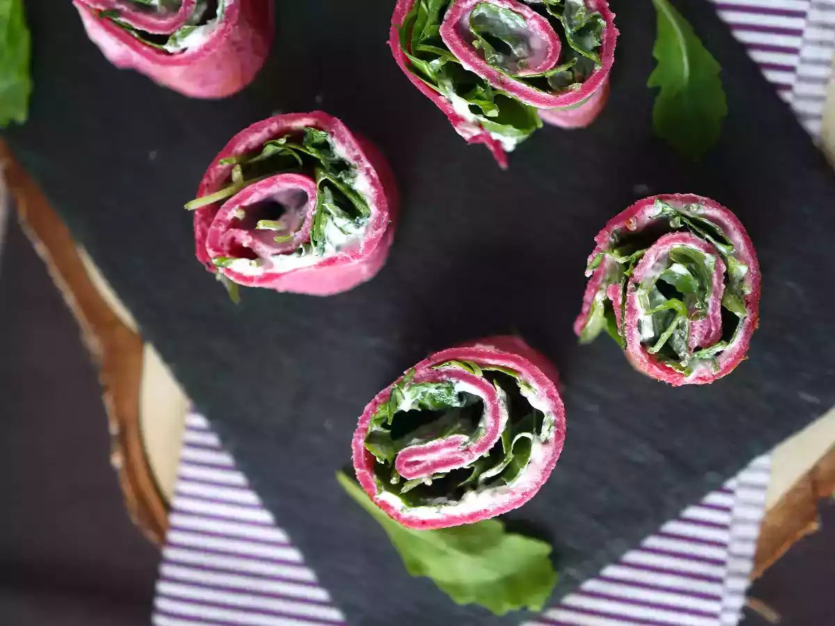 Rote-Bete-Crepes-Rollen mit Ricotta und Rucola - foto 5