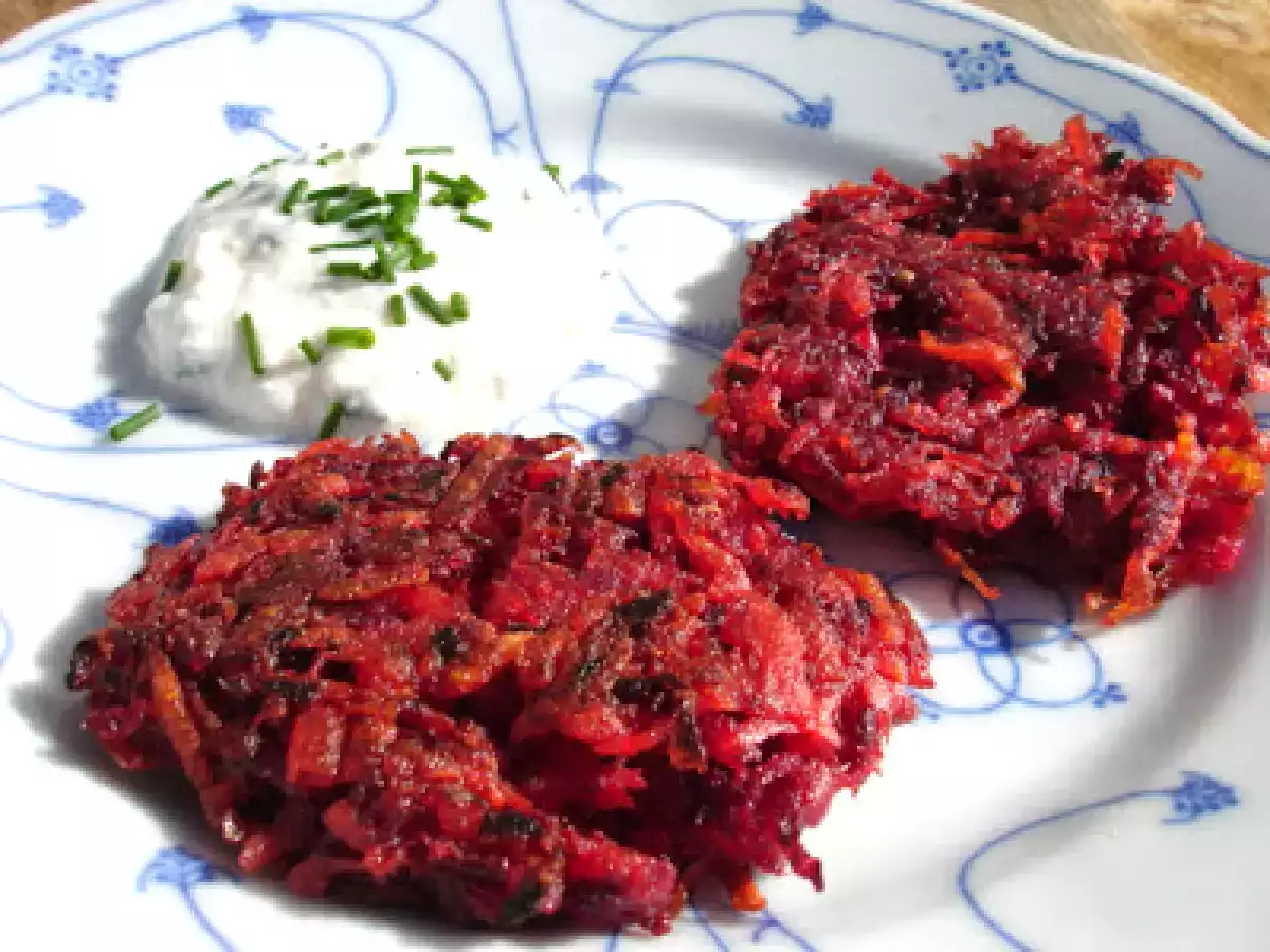 Rote Bete Puffer mit Meerrettich Dip