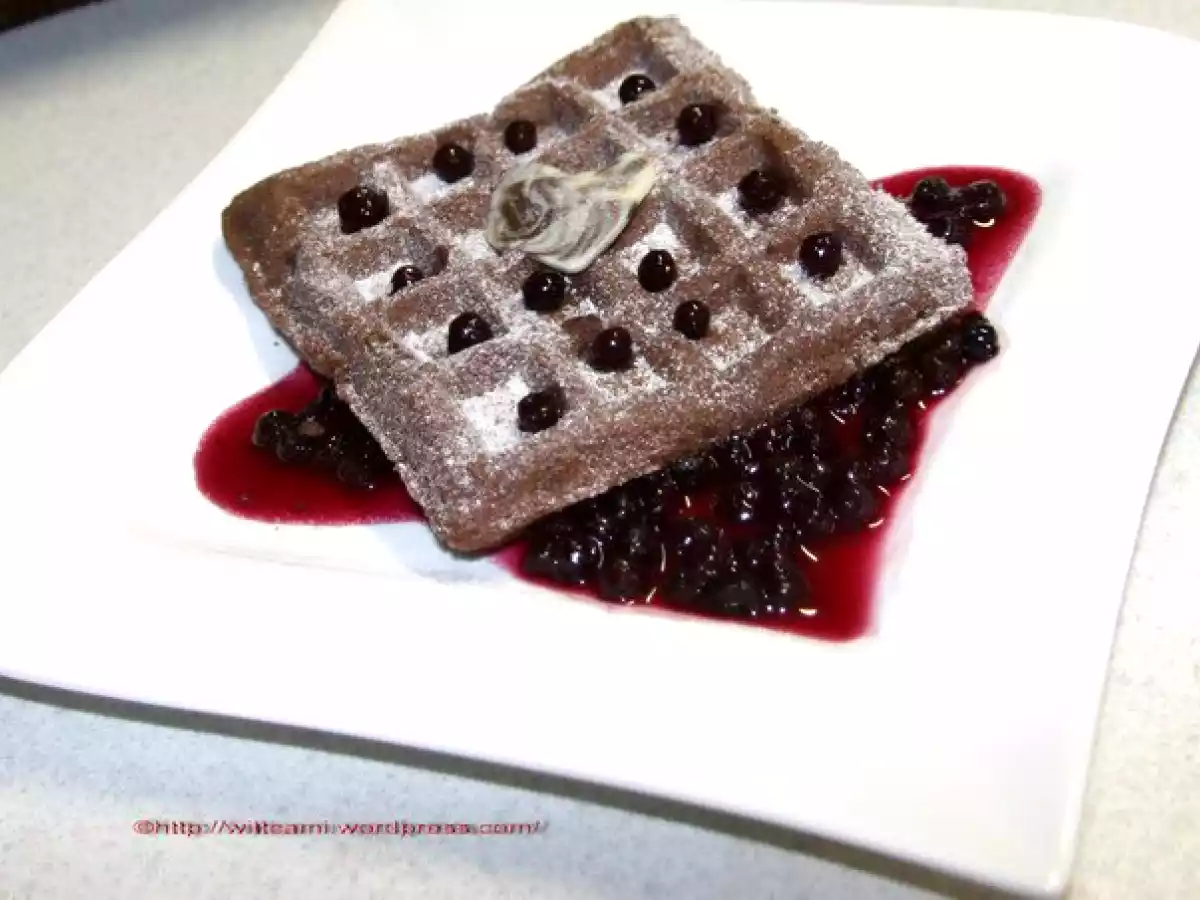 Sacherwaffeln mit Waldheidelbeeren
