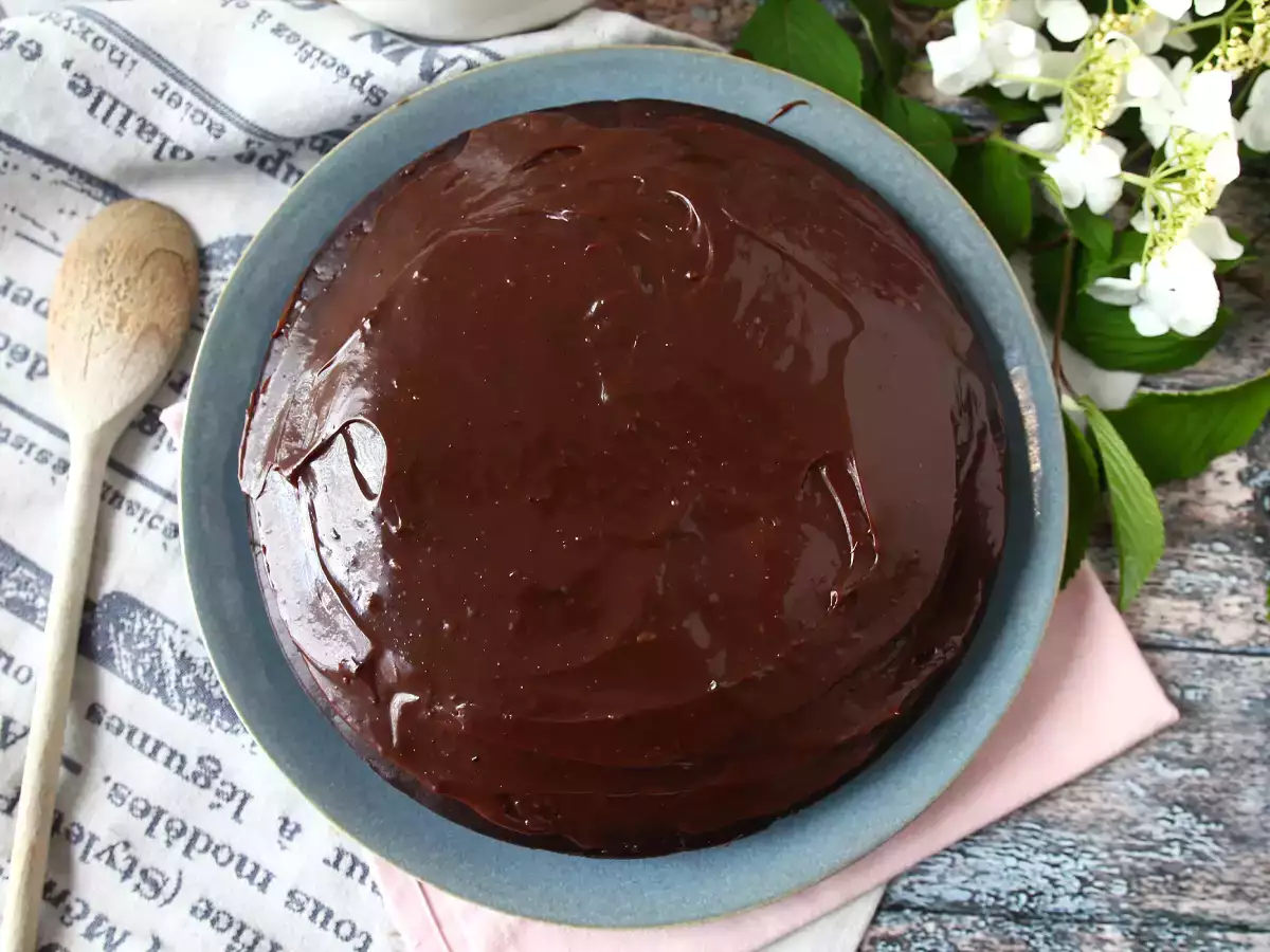 Saftiger Nega-Maluca-Kuchen mit Brigadeiro-Glasur - foto 4