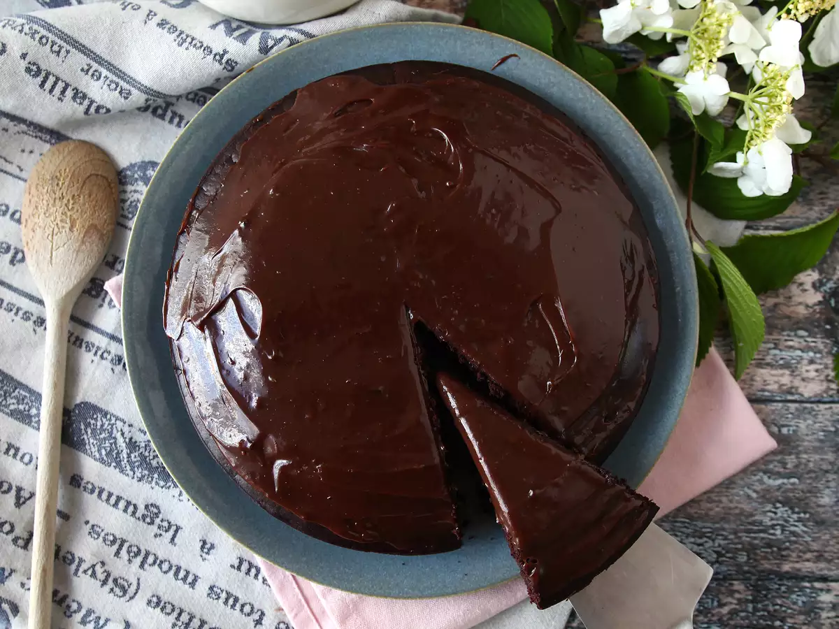 Saftiger Nega-Maluca-Kuchen mit Brigadeiro-Glasur - foto 6