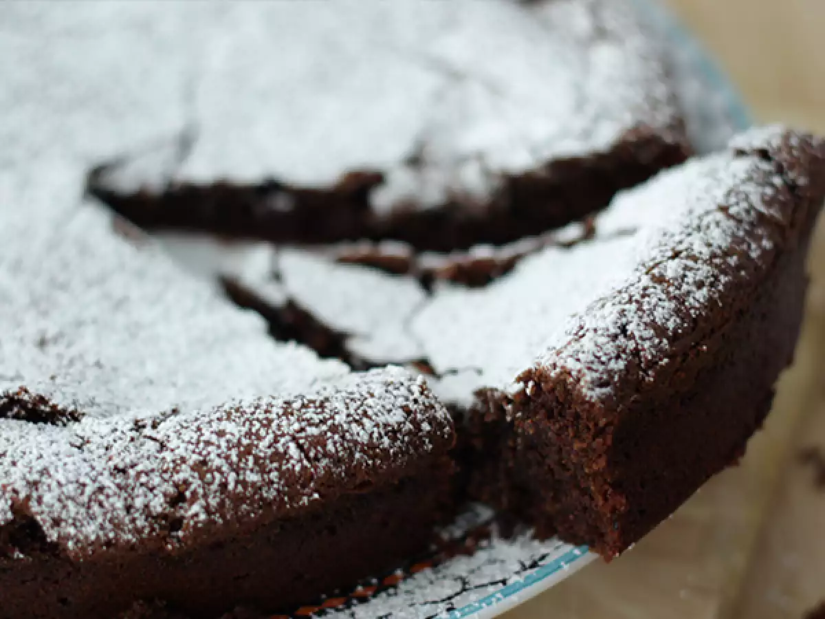 Saftiger Schokokuchen mit dunkler Schokolade : einfaches Rezept - foto 2