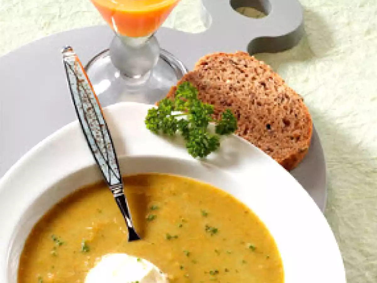 Sahnige Gemüsesuppe mit Vitamindrink