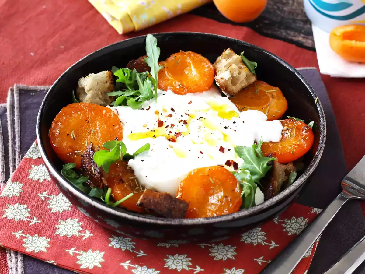 Salat aus gerösteten Aprikosen, Rucola und Burrata - foto 3