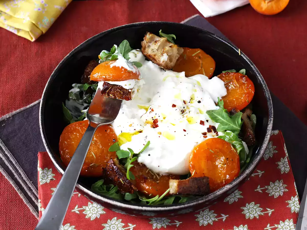 Salat aus gerösteten Aprikosen, Rucola und Burrata - foto 4