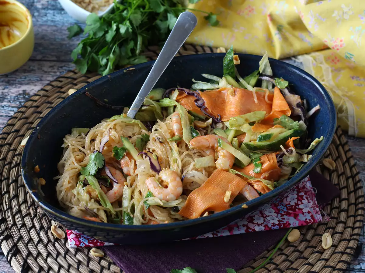 Salat nach Art einer Frühlingsrolle mit würziger Erdnusssauce - foto 8