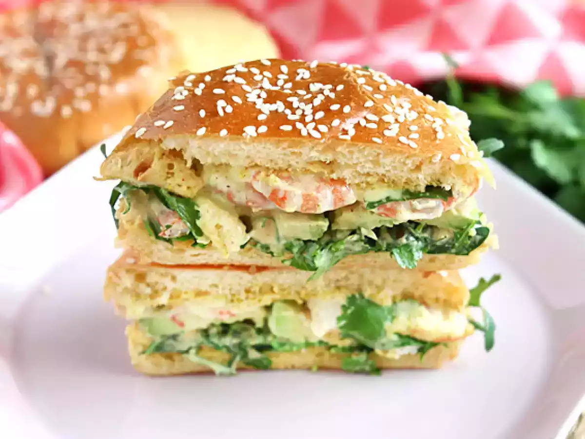 Sandwich mit Garnelen, Avocado und Koriander - foto 2