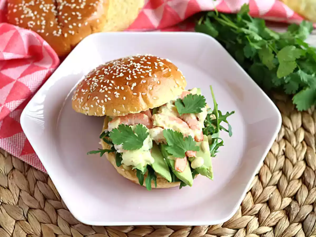 Sandwich mit Garnelen, Avocado und Koriander - foto 3