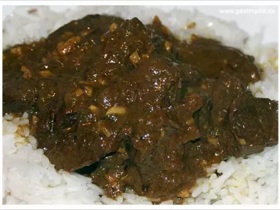 Sauer-scharfes Straußen-Curry