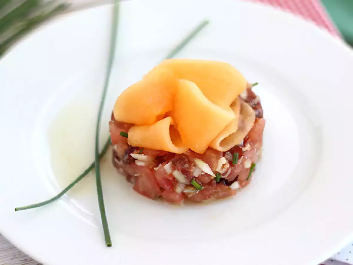Schinken-Tatar mit Melone und Tomate