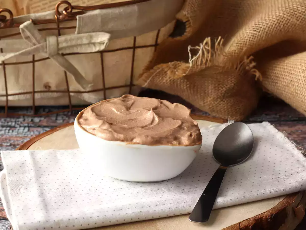 Schlagsahne mit Nutella-Aufstrich, perfekt zum Garnieren von Torten und Layer Cakes - foto 4