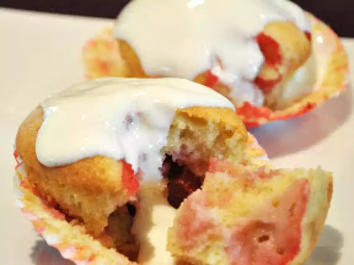 Schnelle Erdbeermuffins mit Sour Cream - Topping