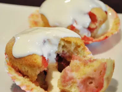 Schnelle Erdbeermuffins mit Sour Cream - Topping