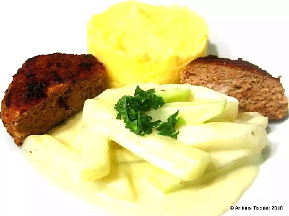 Schnelle Frikadelle mit scharfem Kohl