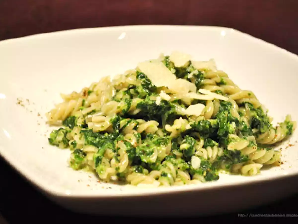Schnelle Spinatnudeln mit Ziegenrahm