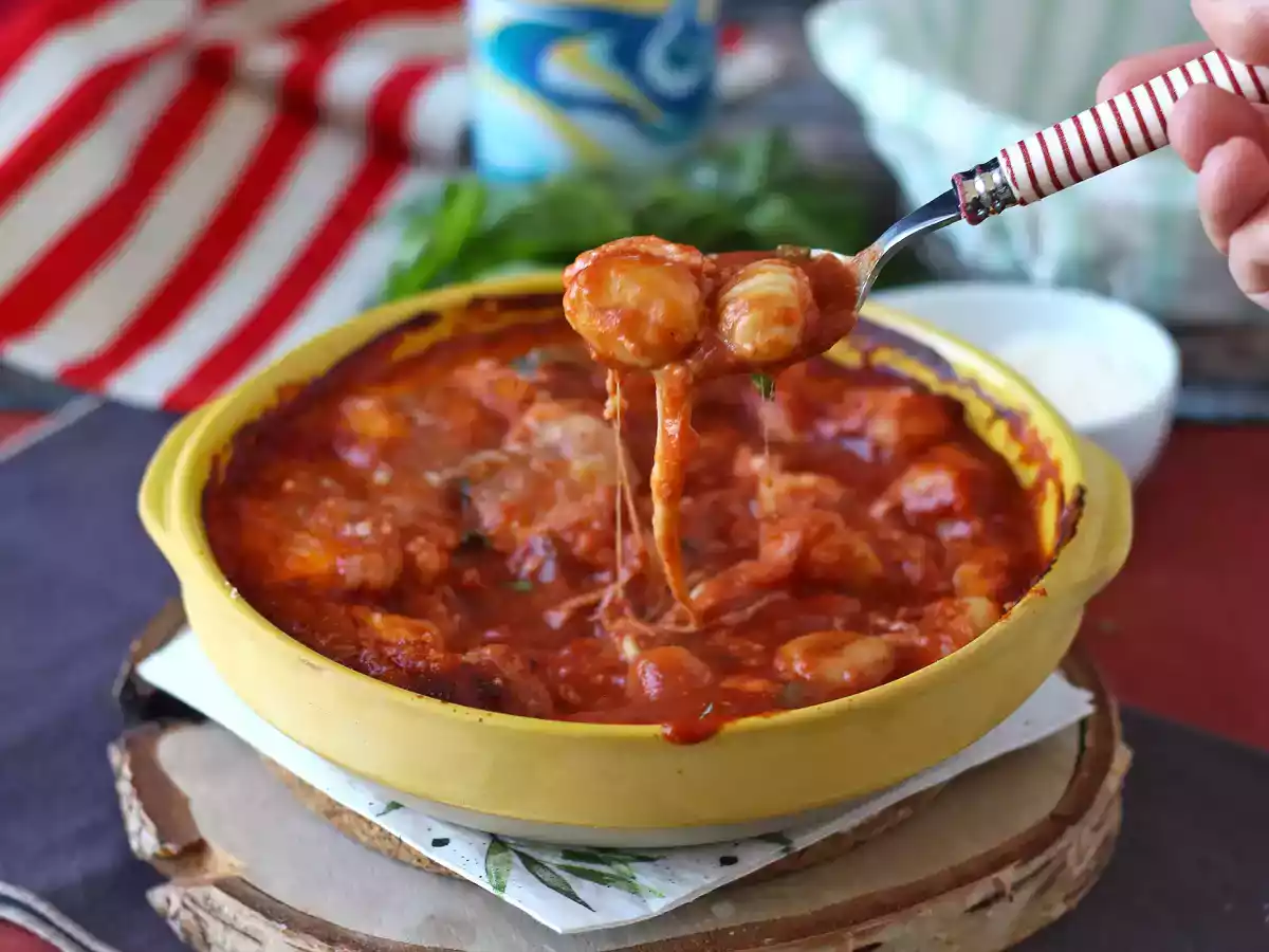 Schneller und stärkender Gnocchi-Tomaten-Mozzarella-Gratin - Gnocchi alla Sorrentina aus dem Ofen - foto 2