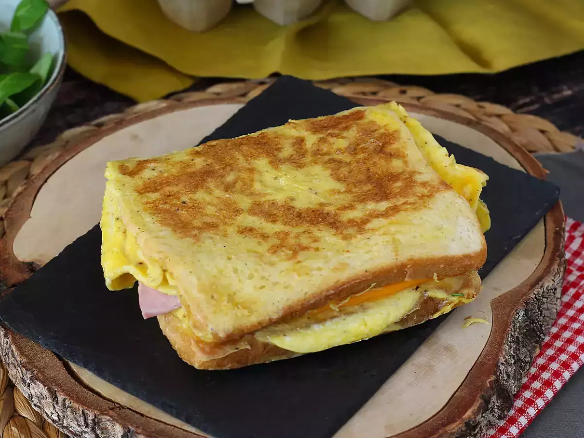 Schnelles Omelett-Sandwich – French-Toast-Omelett-Sandwich – Eier-Sandwich-Trick - foto 2