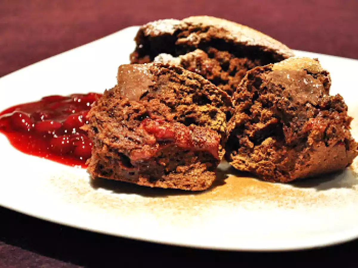 Schoko-Buchteln mit Kirschfüllung