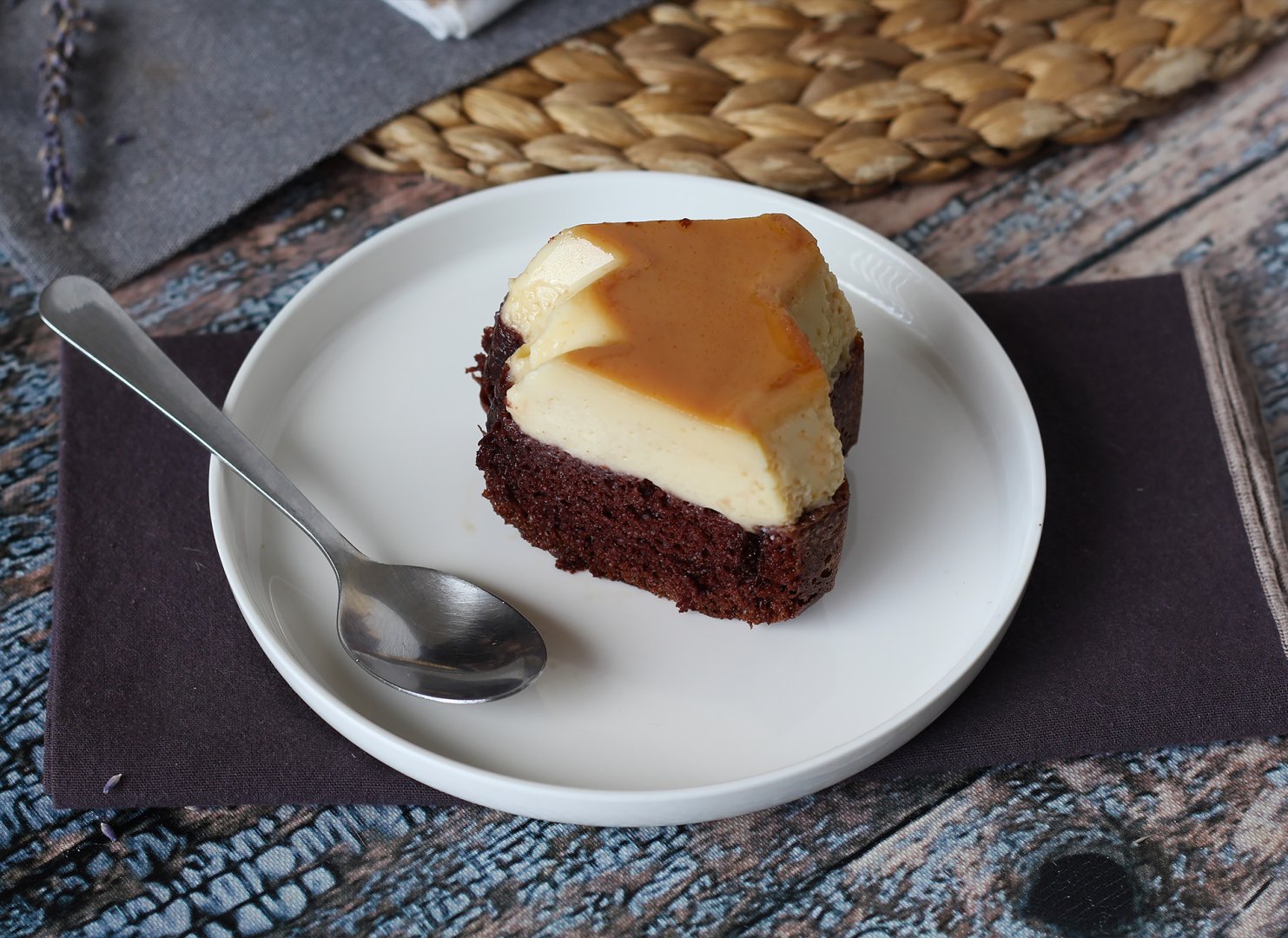 Schoko-flan, die perfekte kombination aus weichen schokoladenkuchen und ... Schoko-flan, die perfekte kombination aus weichen schokoladenkuchen und ...