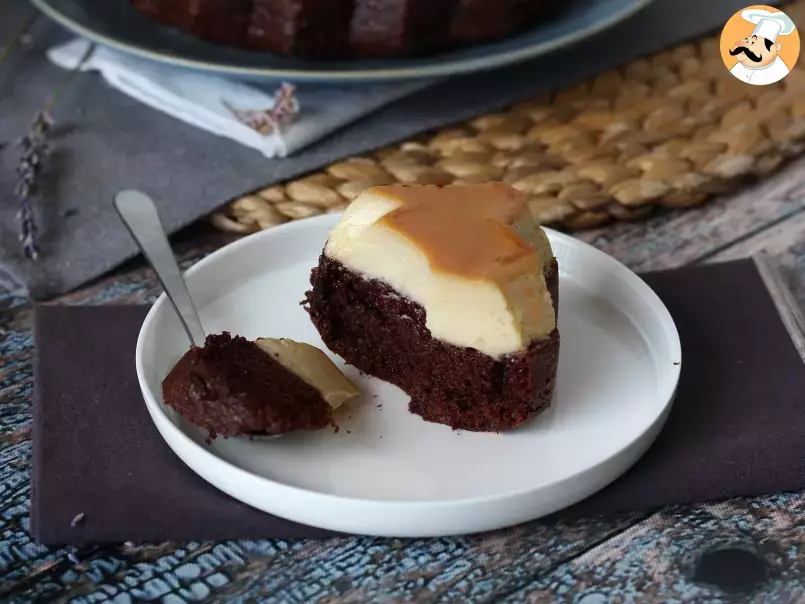 Schoko-Flan, die perfekte Kombination aus weichen Schokoladenkuchen und Karamell-Flan - foto 3