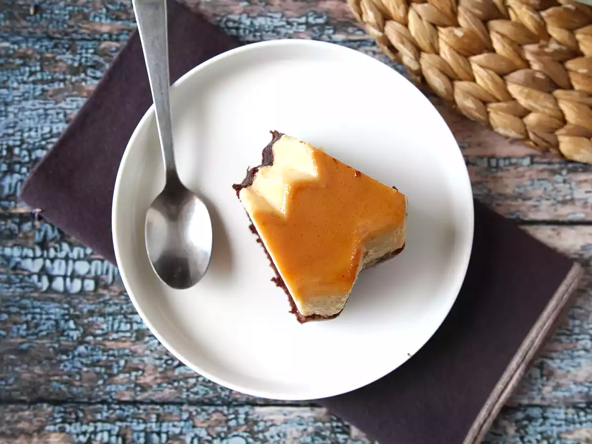 Schoko-Flan, die perfekte Kombination aus weichen Schokoladenkuchen und Karamell-Flan - foto 6