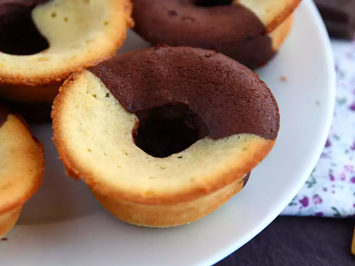 Schoko-Vanille-Muffins mit flüssigem Schokoladenkern - foto 2